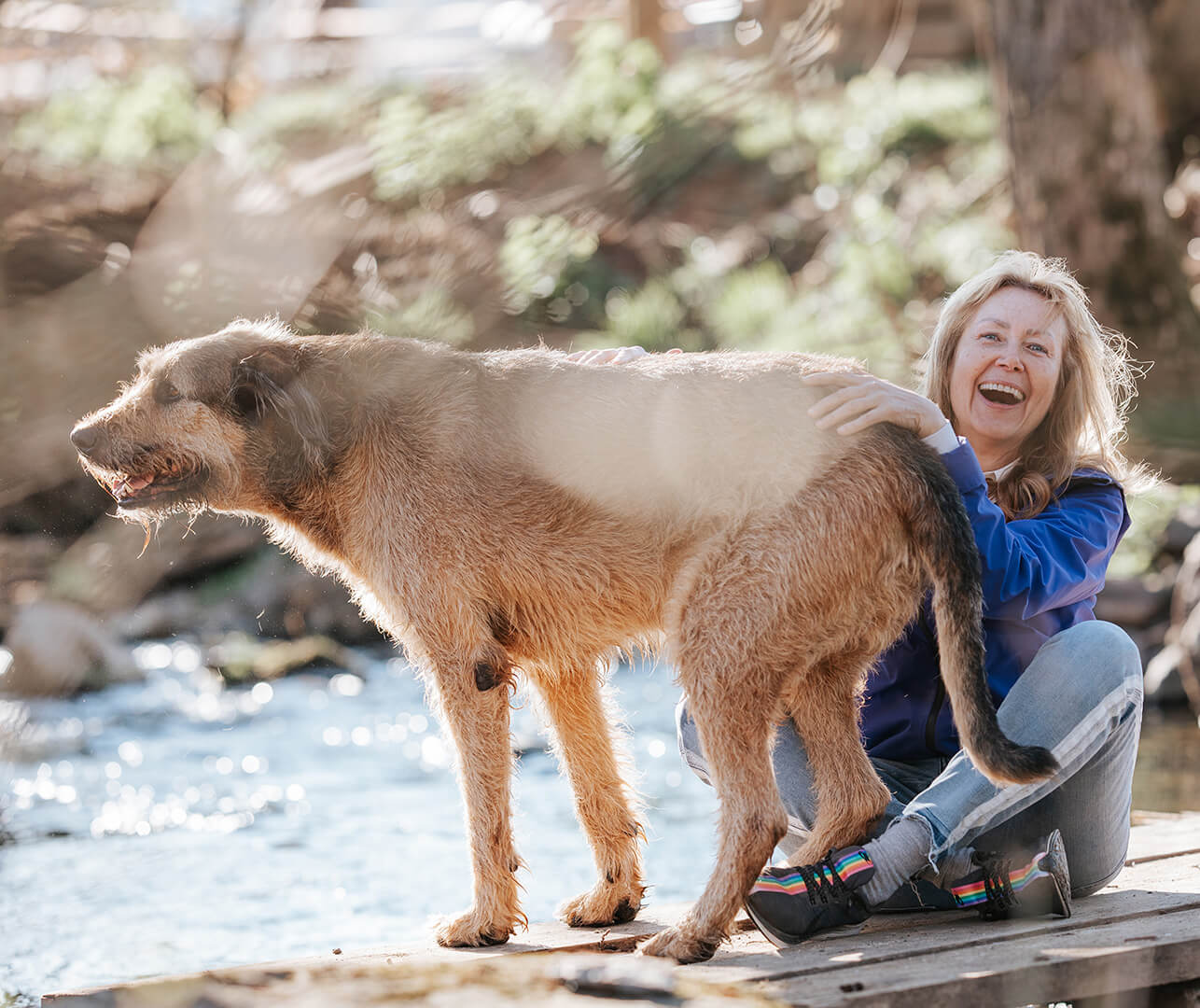 Birgit Fleer mit Wolfshund